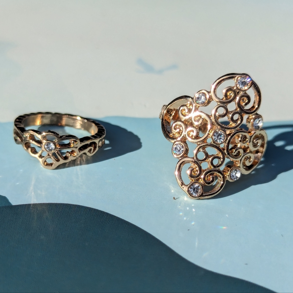 🌟 2 Matching Gold Rings with Rhinestones